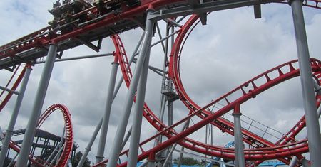 Drzewo spadło na rollercoaster w parku rozrywki w Katalonii.