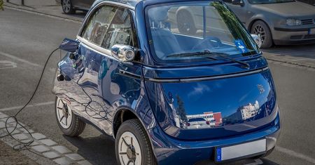 Zakaz importu chińskich samochodów elektrycznych? Biden rozważa drastyczne kroki.