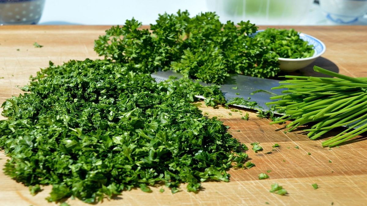 Natka pietruszki to nie tylko wspaniały aromat i smak, ale też potężna dawka wartościowych składników. Fot. Pixabay