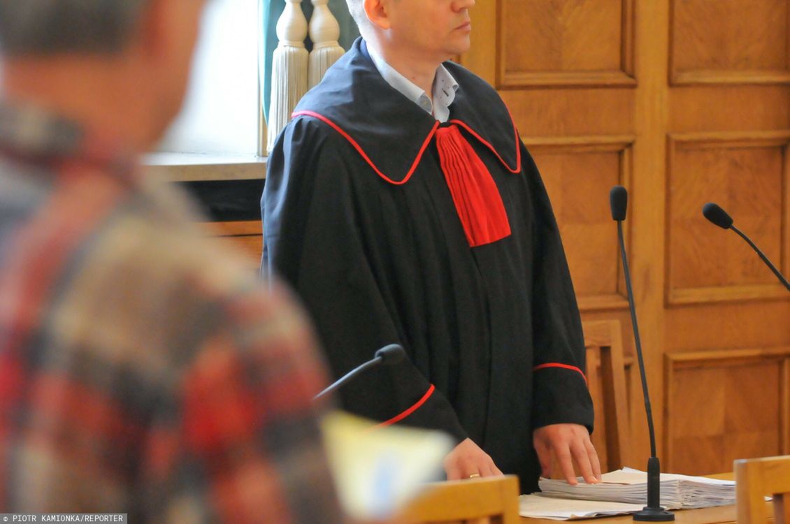 Para została oskarżona o morderstwo i znęcanie się nad dzieckiem