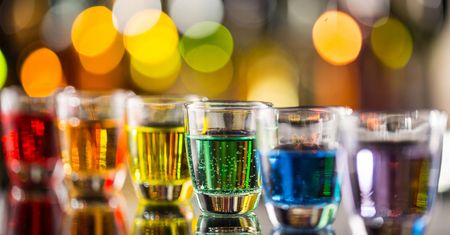 Alkohol, który nie powoduje kaca? Naukowcy szukają świętego Graala