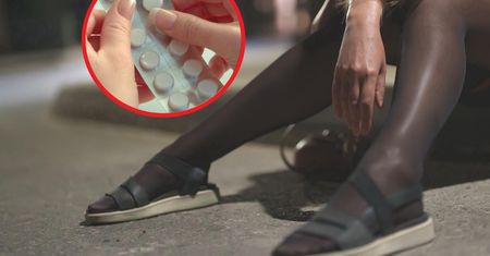 Śmiertelnie niebezpieczny trend wśród nastolatków. Łykają i popijają alkoholem