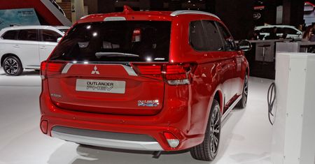 Mitsubishi Outlander PHEV (MY 2016)