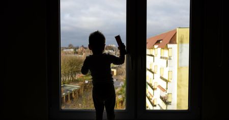 Zostawiasz dziecko samo w domu? Możesz dostać mandat