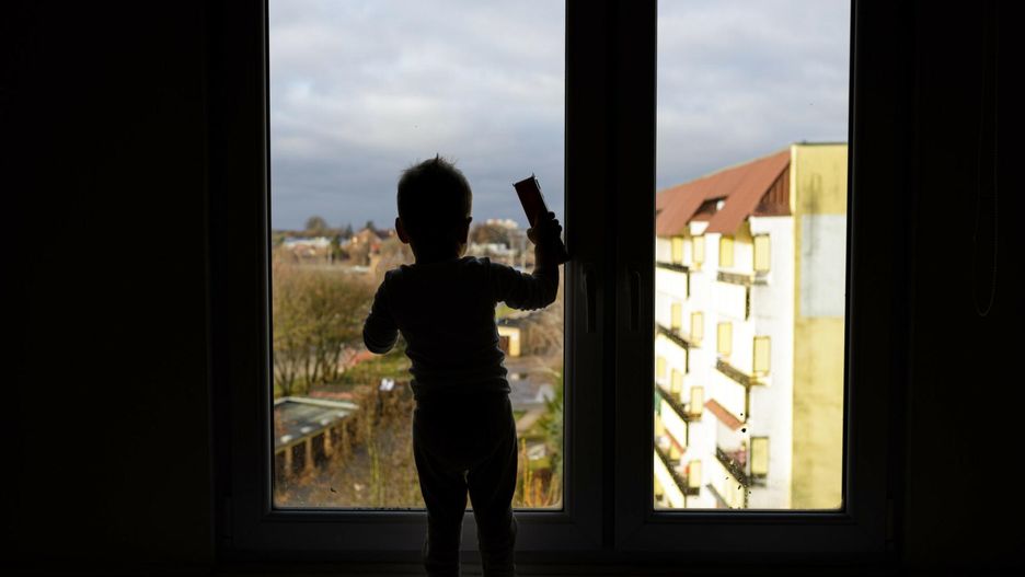 Zostawiasz dziecko samo w domu? Możesz dostać mandat