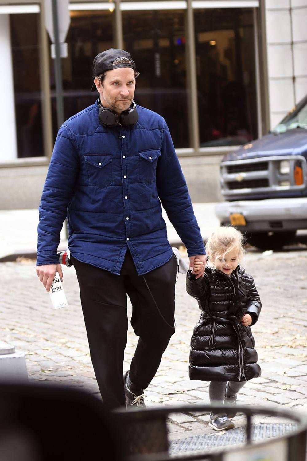 Bradley Cooper z córką w drodze na siłownię