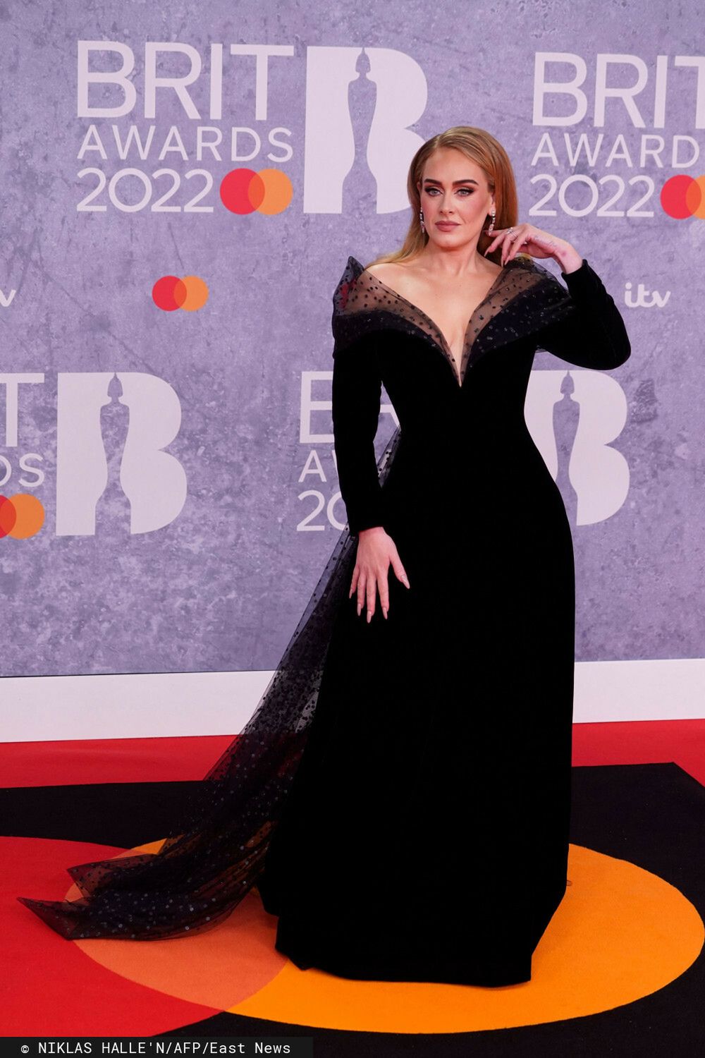 Adele – Brit Awards 2022, kreacja: Armani Privé