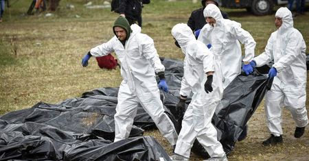 Pod Kijowem znaleziono masowy grób z ciałami cywilów.