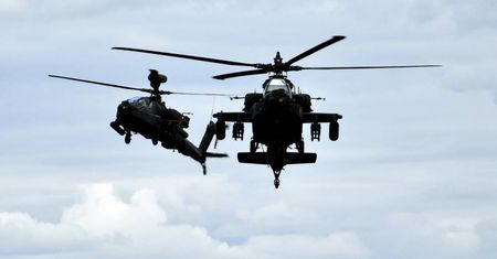 USA przerzucą do Polski z Grecji 12 śmigłowców bojowych AH-64 Apache