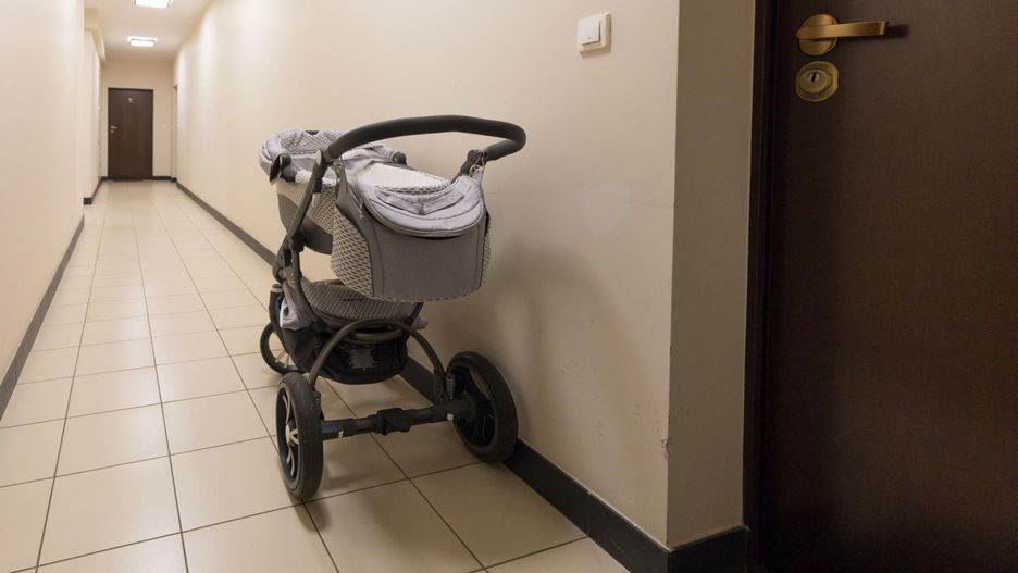 Wózki pozostawiane na klatce bywają kością niezgody