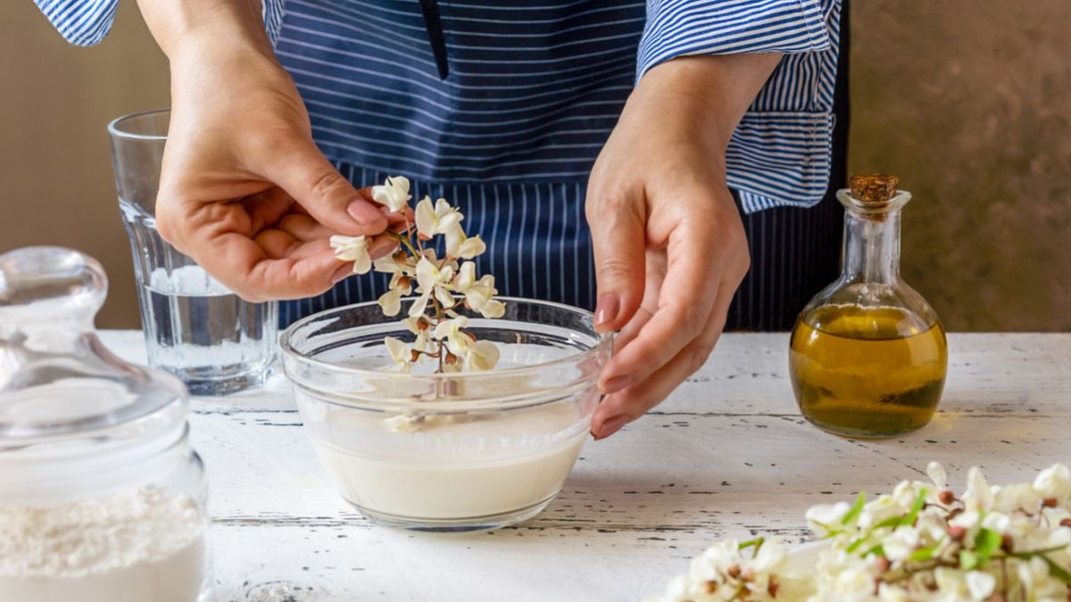 Placuszki akacjowe posiadają wyjątkowy smak, ale są niezwykle proste w przyrządzeniu.