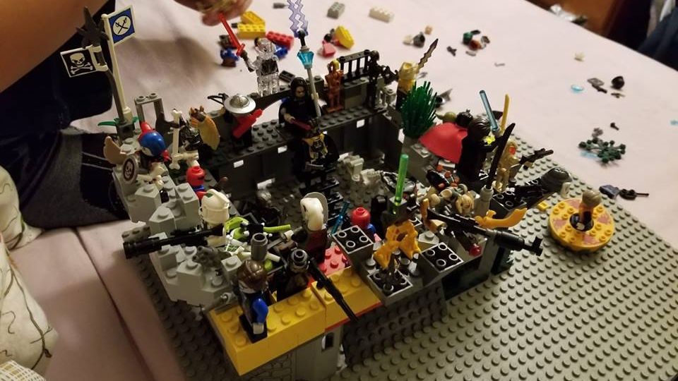 Rodzice Marcelka z Krakowa apelują o zwrot klocków Lego