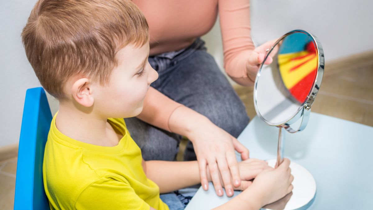 Terapia logopedyczna obejmuje trzy stałe etapy: wstępny, właściwy i końcowy