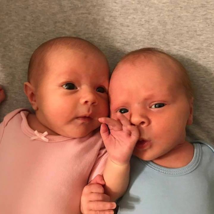 Z punktu widzenia biologii Alexandra i Calder są rodzeństwem przyrodnim