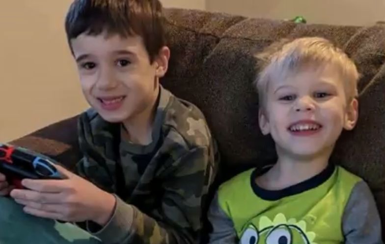 Rowan ze starszym bratem