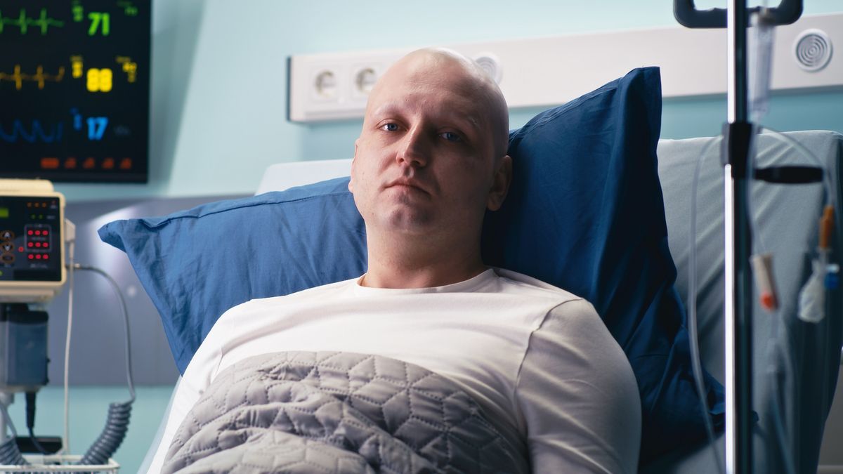 Obniżony poziom erytrocytów (anemia) może być m.in. objawem raka żołądka, raka jelita grubego oraz nowotworów dróg rodnych przebiegających z krwawieniem