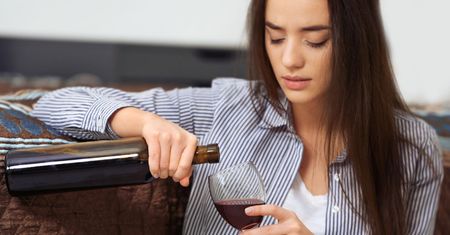 Miesiąc picia alkoholu. Jakie niesie skutki dla zdrowia?