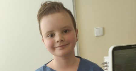Najpierw chciało mu się pić, później zaczął gorzej widzieć. 10-letni Tymek Matuszewski walczy z rzadkim nowotworem