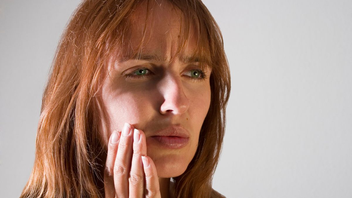 Choroby wątroby mogą objawiać się zmianami na skórze. Mogą się pojawić tzw. pajączki wątrobowe, czyli poszerzone naczynia krwionośne