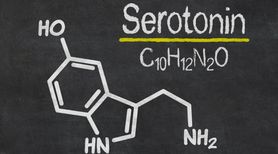Serotonina na depresję, dobry sen oraz pamięć. Jakie produkty ją zawierają oraz co warto wiedzieć o tym związku chemicznym?