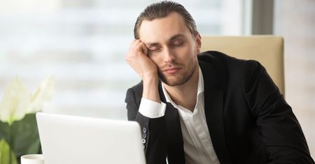 Spadek energii i senność po lunchu? Naukowcy poznali przyczynę