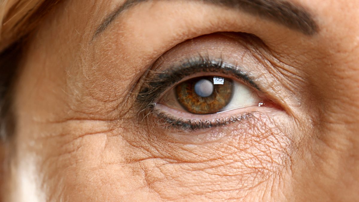 Po prysznicu w soczewkach, straciła wzrok w jednym oku