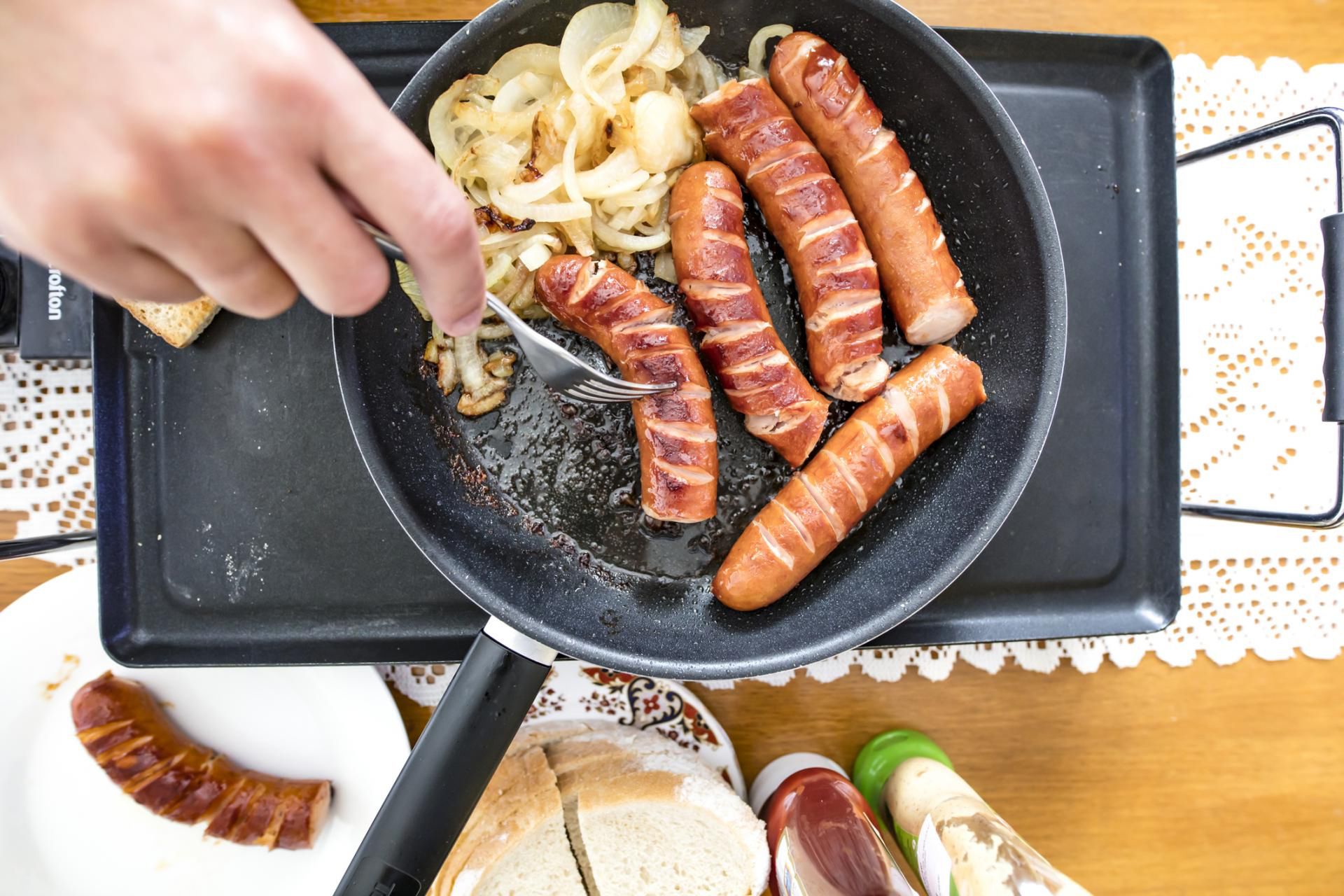 Zdaniem badaczy dieta zachodnia może być jednym z czynników wysokiego cholesterolu