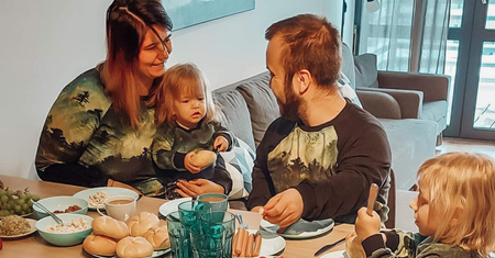 Jej mąż i dwie córki są niskorośli. Z takimi problemami muszą radzić sobie na co dzień