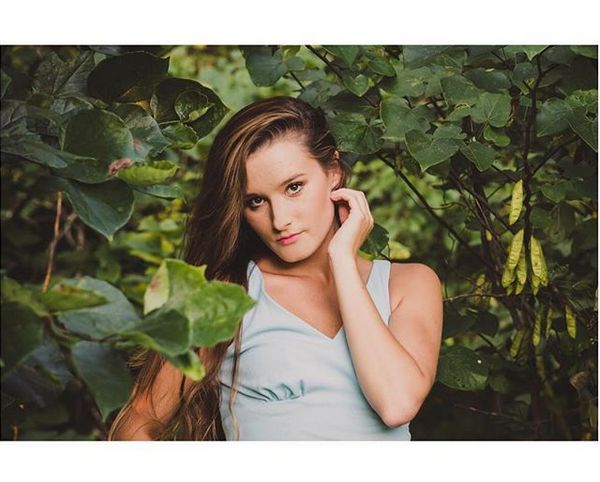 Dziewczyna jest niezwykle zgrabna