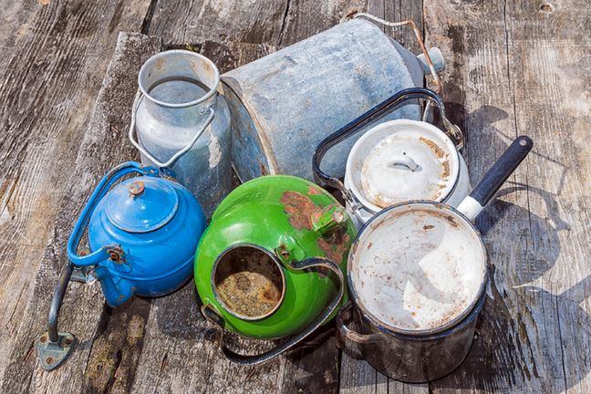 Używanie przestarzałych i tanich aluminiowych naczyń i patelni może prowadzić do zatrucia ołowiem i innymi związkami wysoce szkodliwymi dla organizmu dziecka