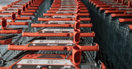 Pilny komunikat Auchan. Wycofanie zabawki z popularnym motywem