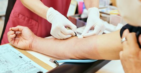 Pomocne w diagnozie raka. 10 badań krwi, których wyniki mogą być pierwszym sygnałem