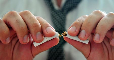 Łatwo jest zacząć, problem pojawia się, gdy chcesz rzucić. Poznaj ludzi, którym się udało