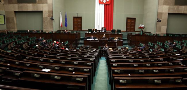 Komisja przeciwna większości poprawek do projektu reformy usług rynku pracy