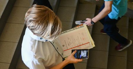 Szkoła "złamała system". Wszystkim rozdadzą świadectwa z paskiem