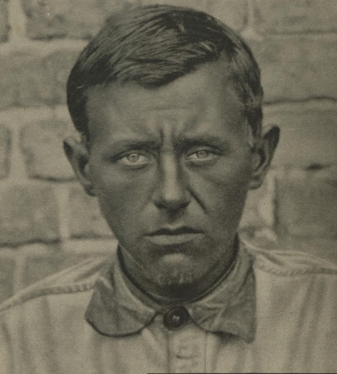 Tadeusz Ensztajn na zdjęciu wykonanym już po tym jak został aresztowany 