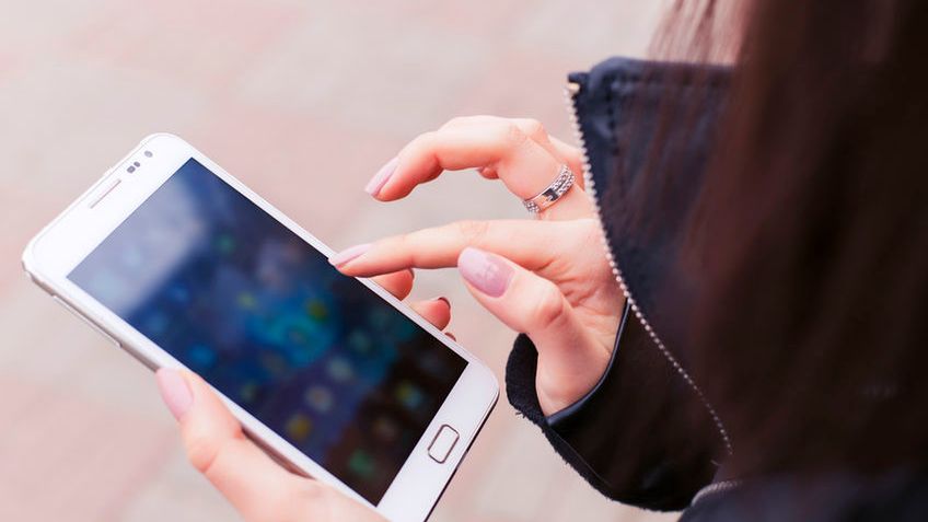 Coraz więcej nieszczęśliwych wypadków przez... smartfony