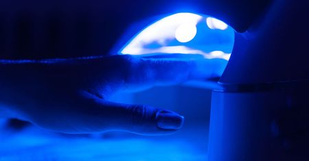 Manicure może powodować raka skóry