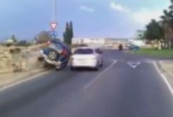 #dziejesiewmoto [448]: o włos od dachowania przed rondem, truciciele ścigają się po prostej i niebezpieczne polskie drogi