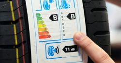 Nalepki na oponach: co tak naprawdę oznaczają?