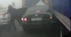 Jazda we mgle? Lepiej zdjąć nogę z gazu