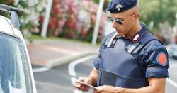 Polscy kierowcy za granicą: bardziej przestrzegają przepisów i boją się mandatów