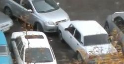 Lepiej nie zastawiać czyjegoś samochodu na parkingu