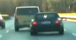 Slalom kierowcy BMW na warszawskiej ulicy