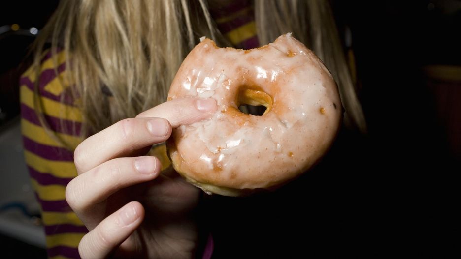 Tłusty czwartek: czy dzieci mogą jeść pączki? Dietetyk odpowiada