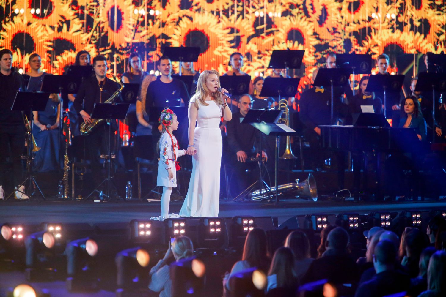 Amelia Anisovych, Tina Karol - Razem z Ukrainą
