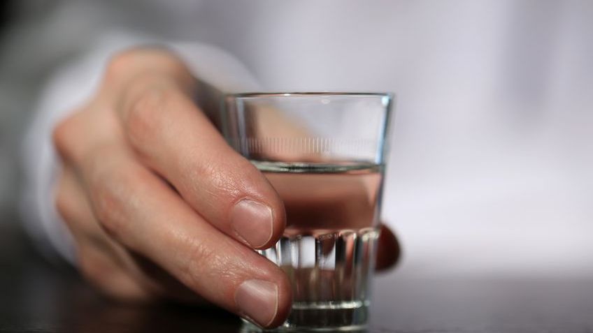 Alkohol powoduje duże szkody dla żołądka. Jak konkretnie wpływa na ten narząd?