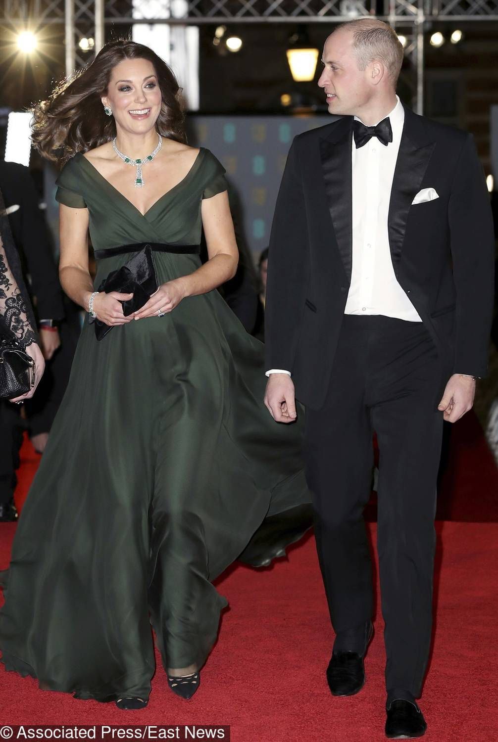 Książę William i Księżna Kate na gali BAFTA 2018 w kreacji Jenny Peckham