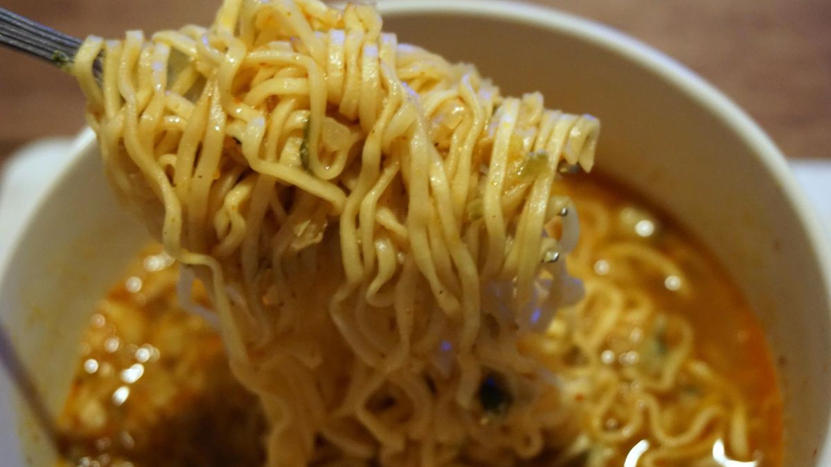 Podwaja ryzyko chorób serca dwukrotnie. Ogranicz spożycie jednego składnika, by poprawić zdrowie