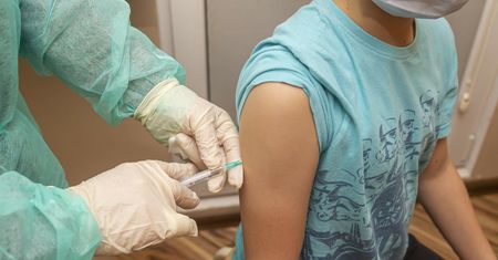 Piszą, że szczepionka na HPV powoduje choroby i zabija. "To stek nieprawd"